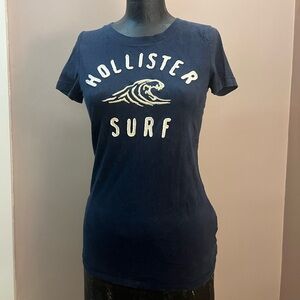 2010’s Navy Hollister Embroidered Women’s Graphic Tee Size M